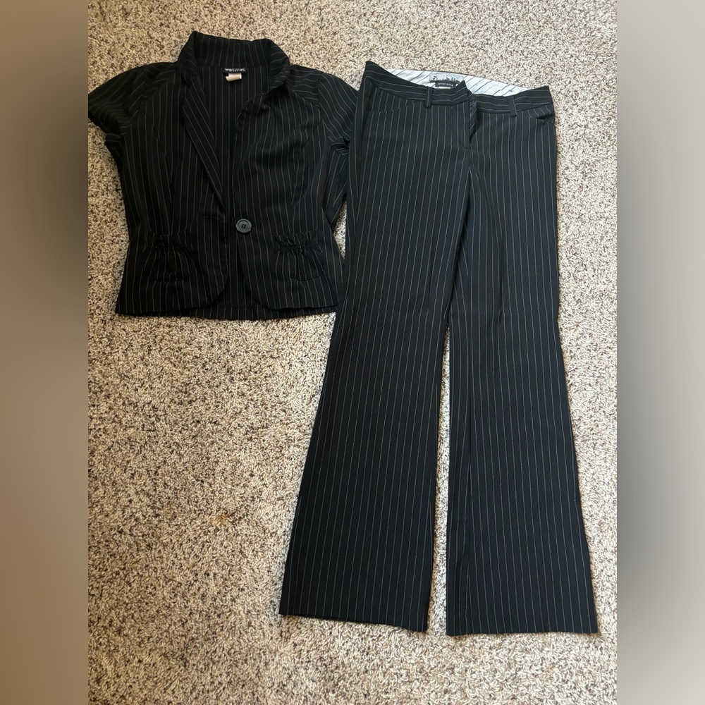 Classy pinstripe office outfit, short sleeve blouse